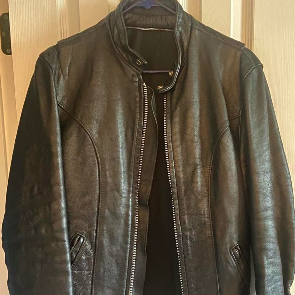 Vintage real leather biker jacket. Very stylish, slim fitting. I wish it fit💔